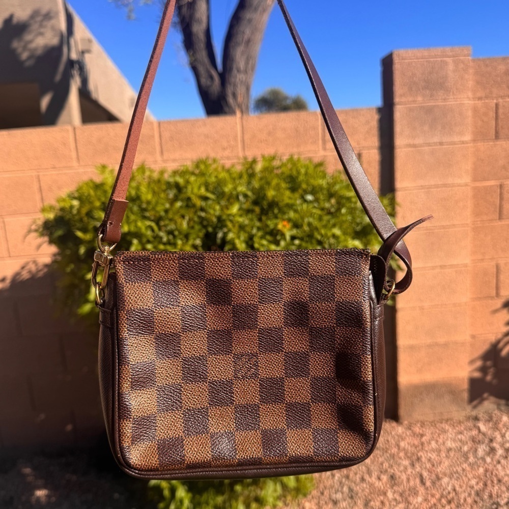 Authentic Louis Vuitton Damier Ebene Pochette handbag